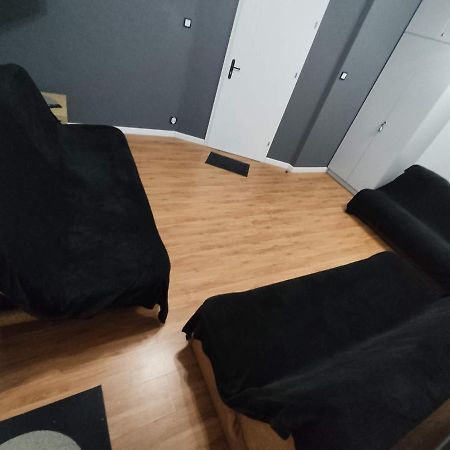 3030 Jana Spychalskiego 32 - Tanie Pokoje W Apartamencie - Samodzielne Zameldowanie - Self Check In Poznań Eksteriør bilde