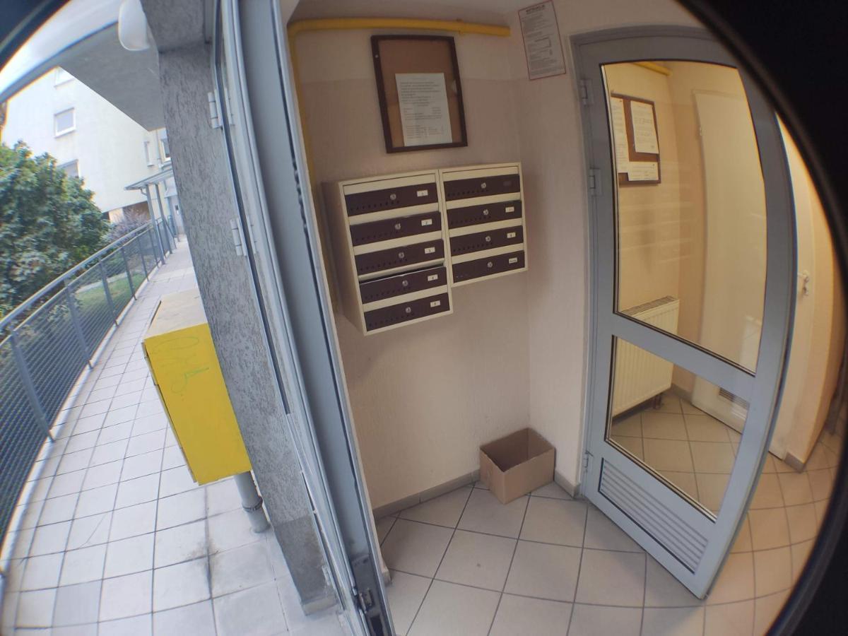 3030 Jana Spychalskiego 32 - Tanie Pokoje W Apartamencie - Samodzielne Zameldowanie - Self Check In Poznań Eksteriør bilde