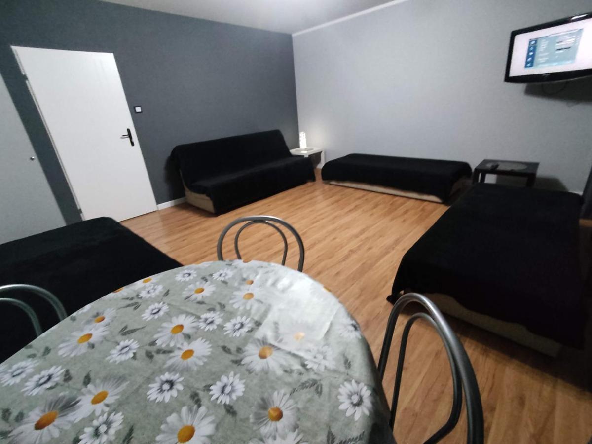 3030 Jana Spychalskiego 32 - Tanie Pokoje W Apartamencie - Samodzielne Zameldowanie - Self Check In Poznań Eksteriør bilde