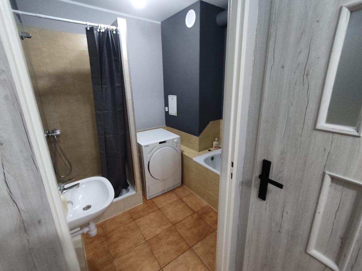 3030 Jana Spychalskiego 32 - Tanie Pokoje W Apartamencie - Samodzielne Zameldowanie - Self Check In Poznań Eksteriør bilde