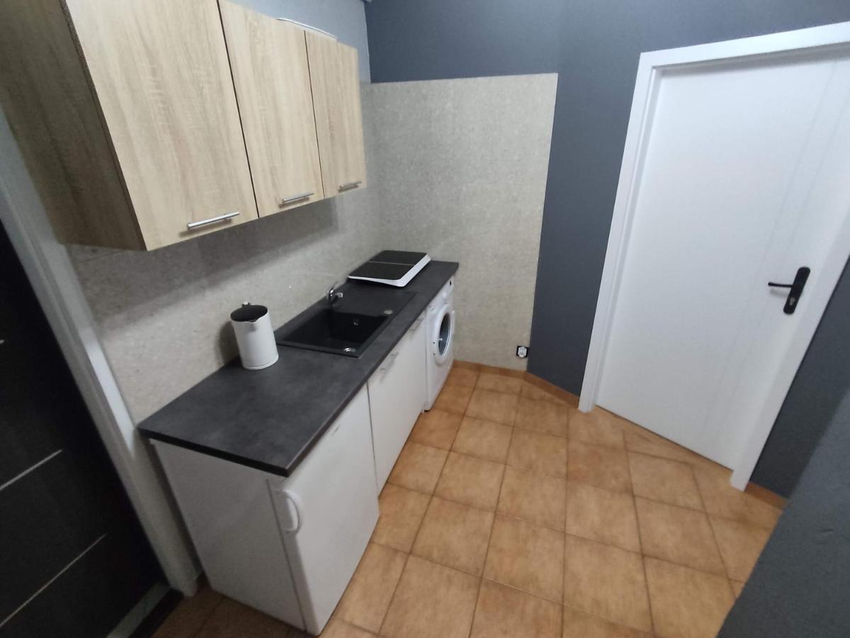 3030 Jana Spychalskiego 32 - Tanie Pokoje W Apartamencie - Samodzielne Zameldowanie - Self Check In Poznań Eksteriør bilde